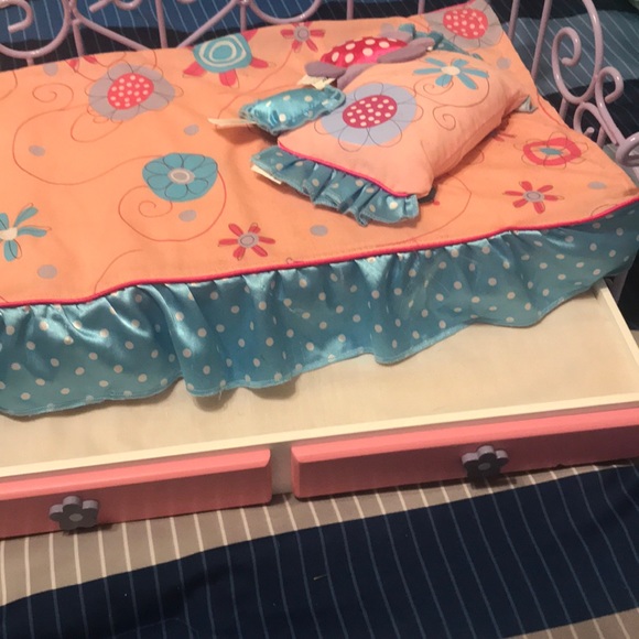 doll bed - Picture 2 of 2